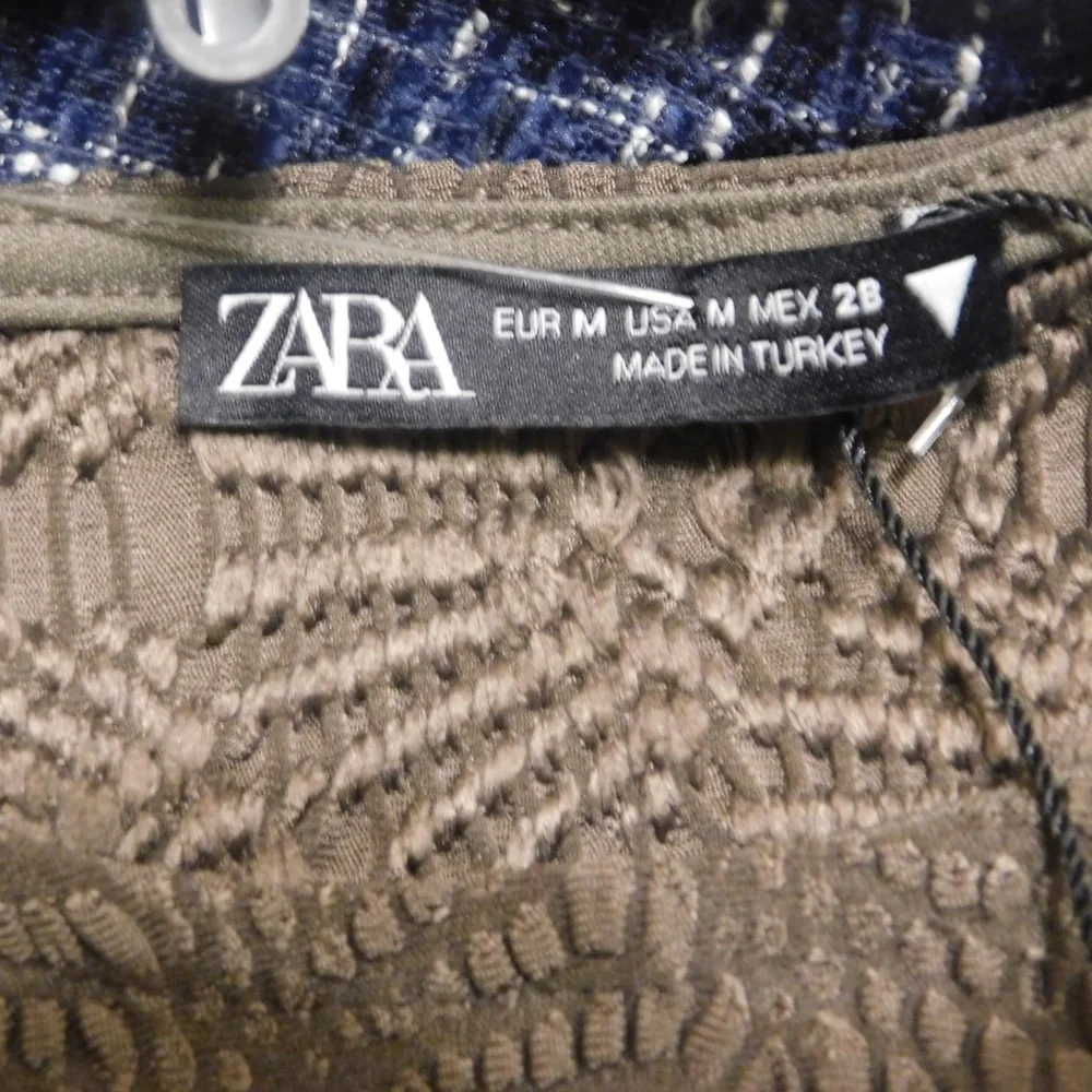 Zara Women's Crop Top Sleeve Size: M